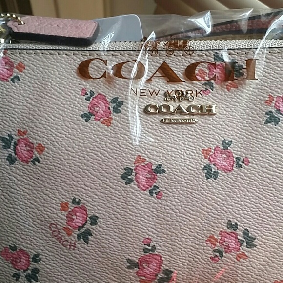 🌷COACH FLORAL BLOOM WRISTLET🌷🌷 - Picture 4 of 7